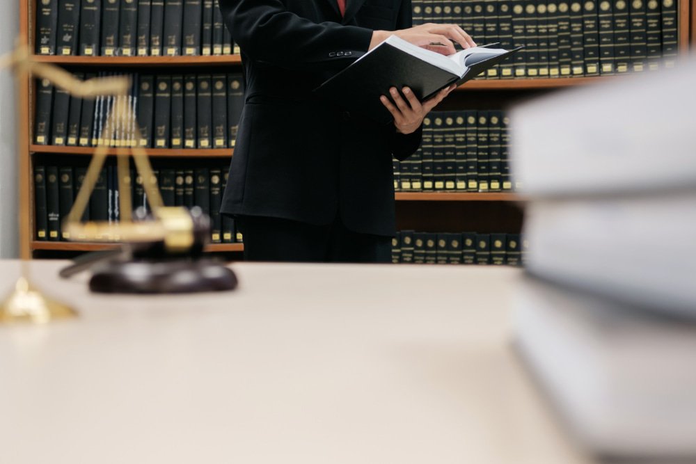 abogado-concepto-justicia-ley1.jpg