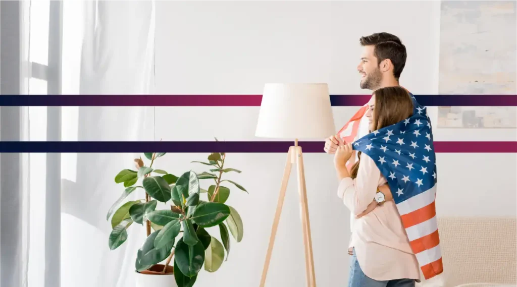 Pareja-abrazada.con-bandera-de-Estados-Unidos
