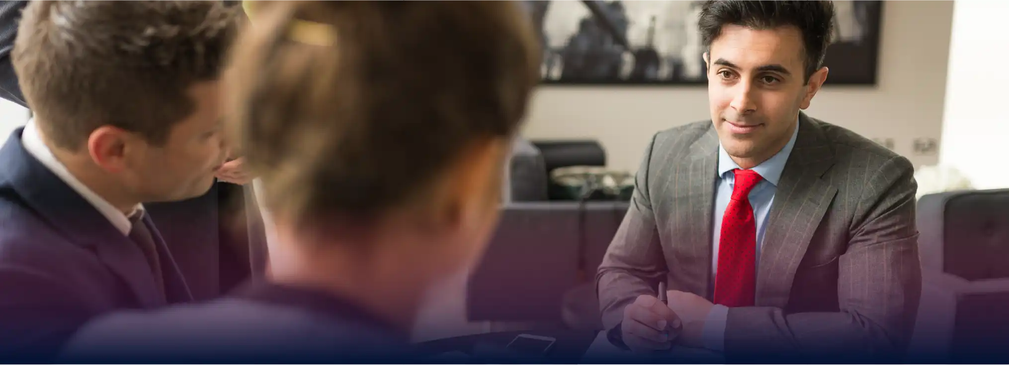 personas-platicando-abogado