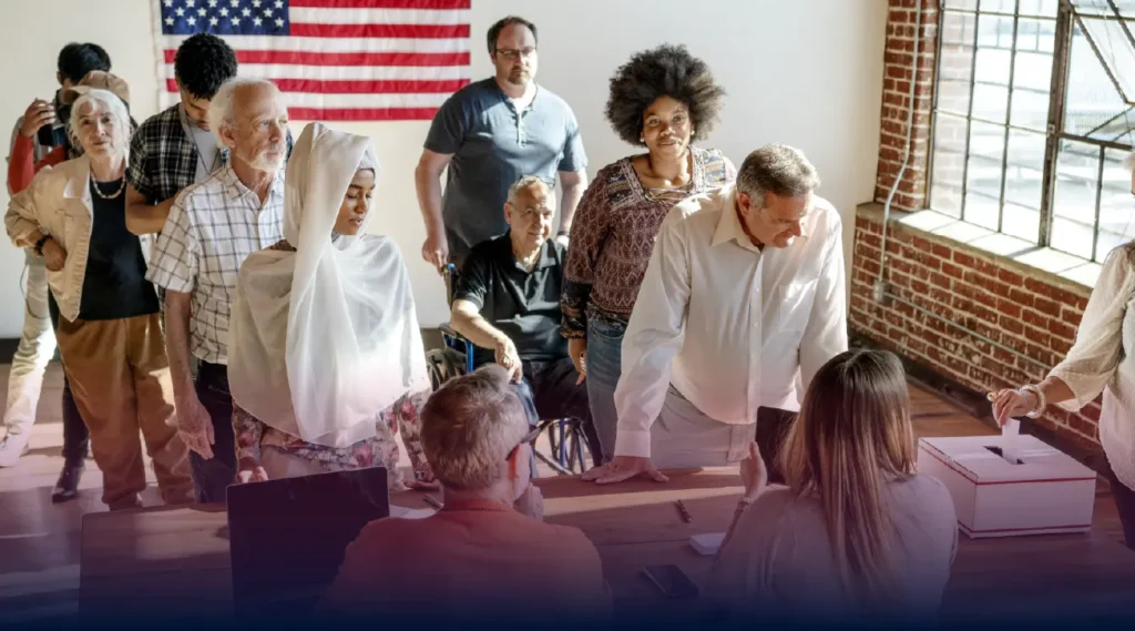 personas-americanas-esperando-a-votar-en-casilla-de-EUA